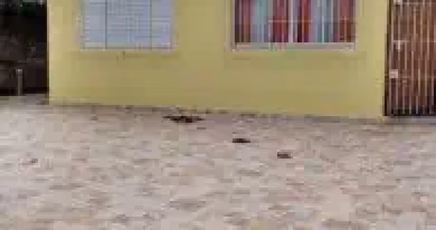 Casa no bairro jardim das palmeiras, em itanhaém - sendo lado praia, em rua calçada.