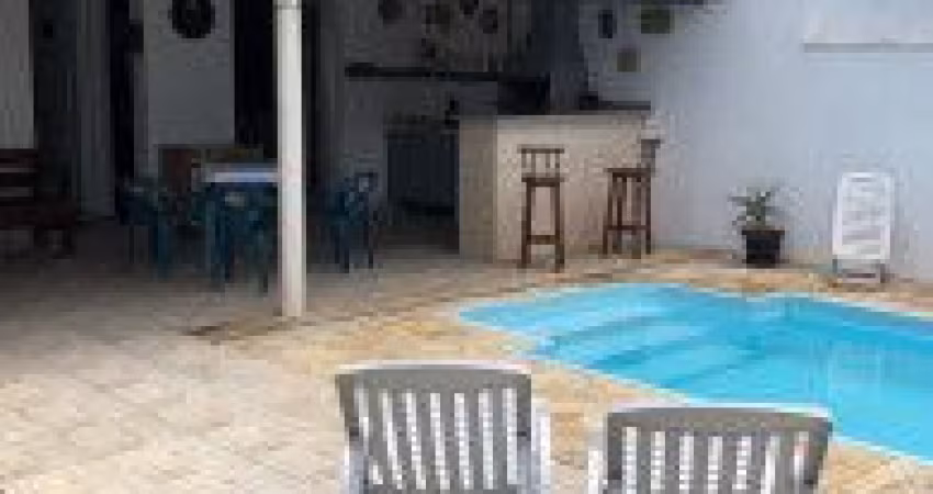 Casa no bairro Cibratel 2, em Itanhaém - sendo lado praia, em rua calçada.