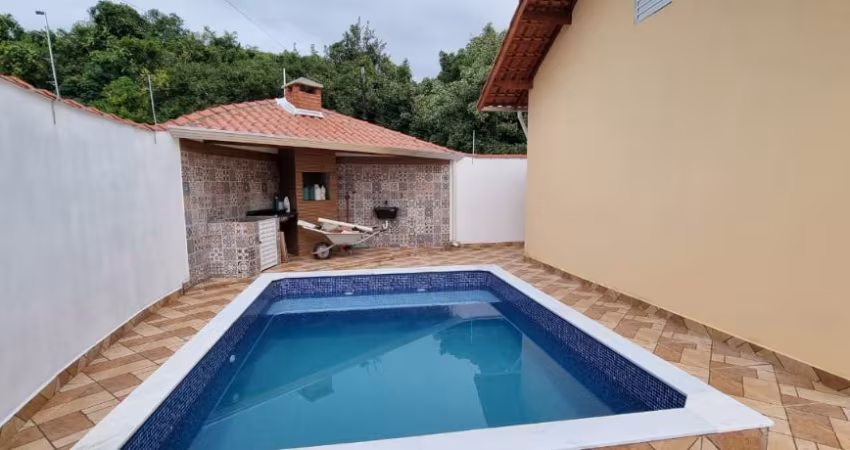 Ótima casa no bairro Jardim Jamaica, em Itanhaém - localizada lado praia.