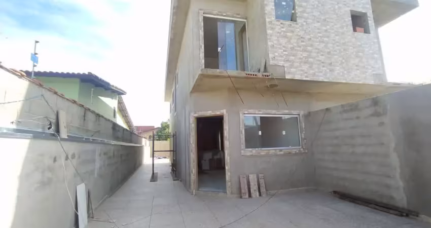Ótima casa à venda no bairro Tupy, em Itanhaém * Lado praia, em rua calçada; Aceita financiamento bancário!