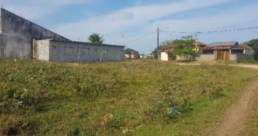Terreno de esquina à venda no bairro jardim marambá, em itanhaém.