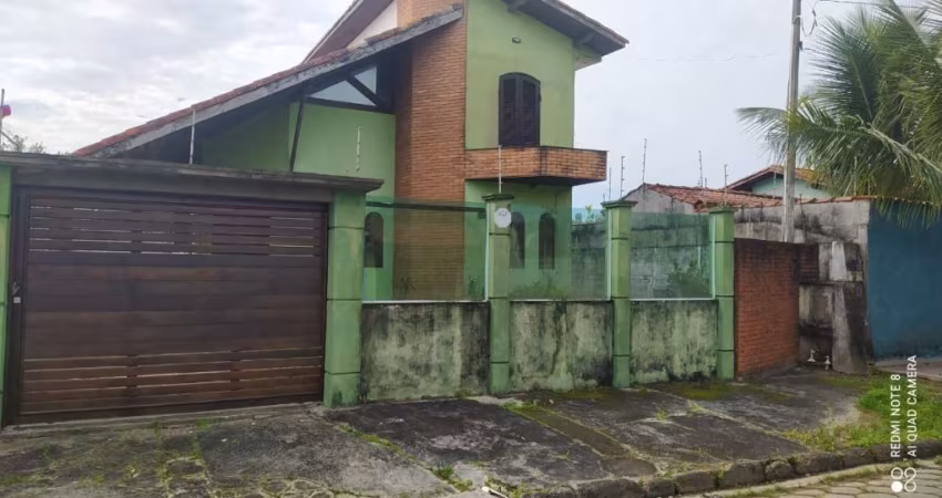 Ótimo sobrado à venda no bairro Bopiranga, em Itanhaém ** Localizado lado praia, em rua calçada.