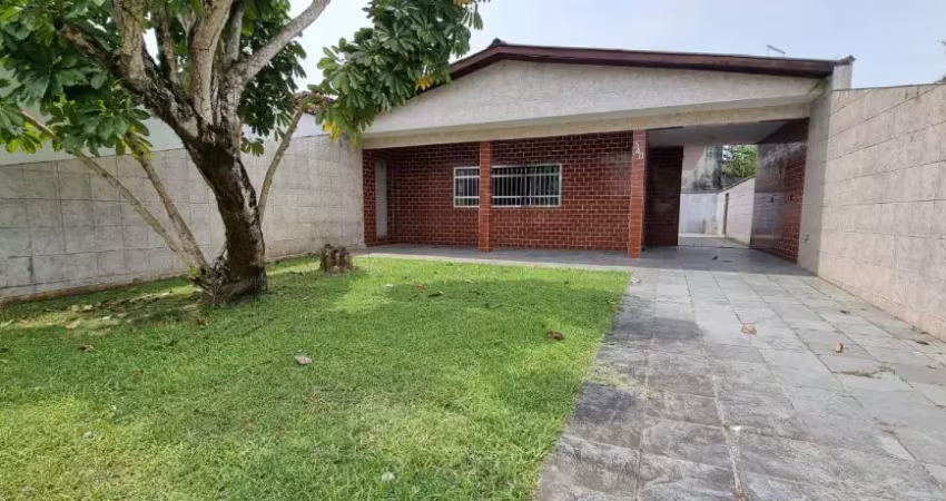 Ótima casa à venda no bairro são fernando, em itanhaém - localizada lado praia, em rua calçada.