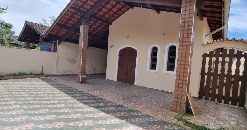 CASA A VENDA NO BELAS ARTES EM ITANHAÉM/SP COM FUNDOS PARA O RIO .