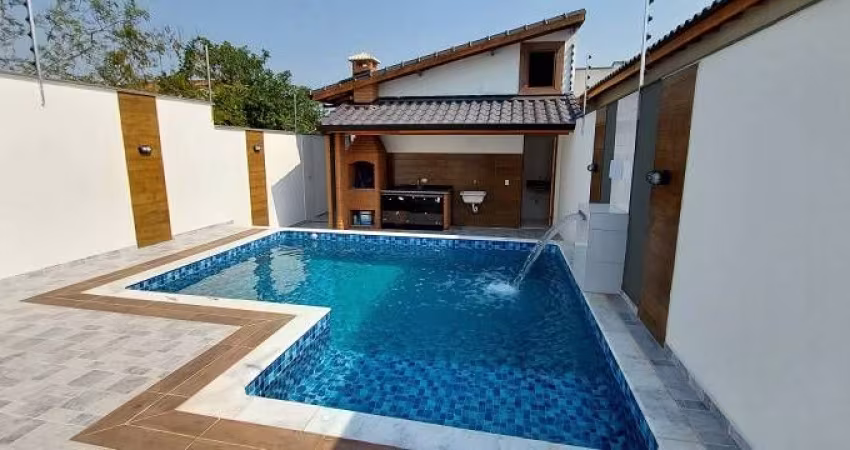 Casa 3 dormitórios com piscina no Palmeiras II - Itanhaém-SP