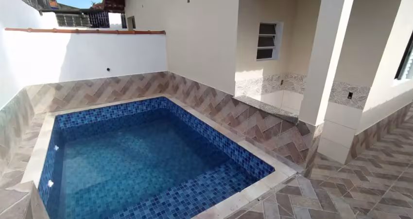 CASA A VENDA NA CIDADE DE MONGAGUÁ - COM PISCINA .