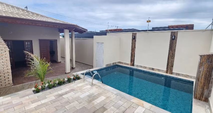 CASA NOVA COM PISCINA Á VENDA EM ITANHAÉM - 1200M DO MAR .