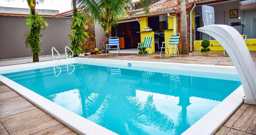 Casa com piscina a venda em Itanhaém, litoral sul de SP.