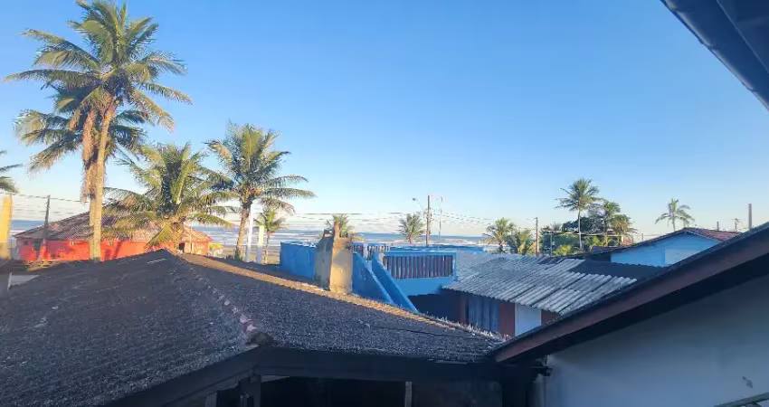 Casa com edícula nos fundos frente mar- Gaivotas Itanhaém/SP.