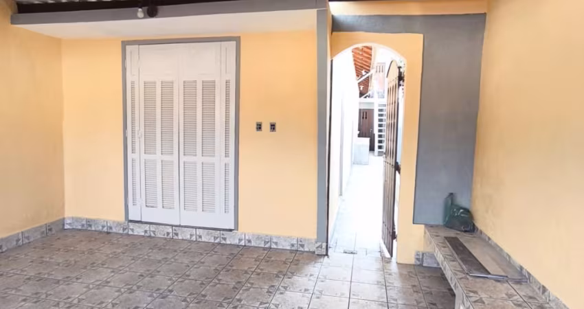Casa com edícula assobradada nos fundos, á venda em Itanhaém