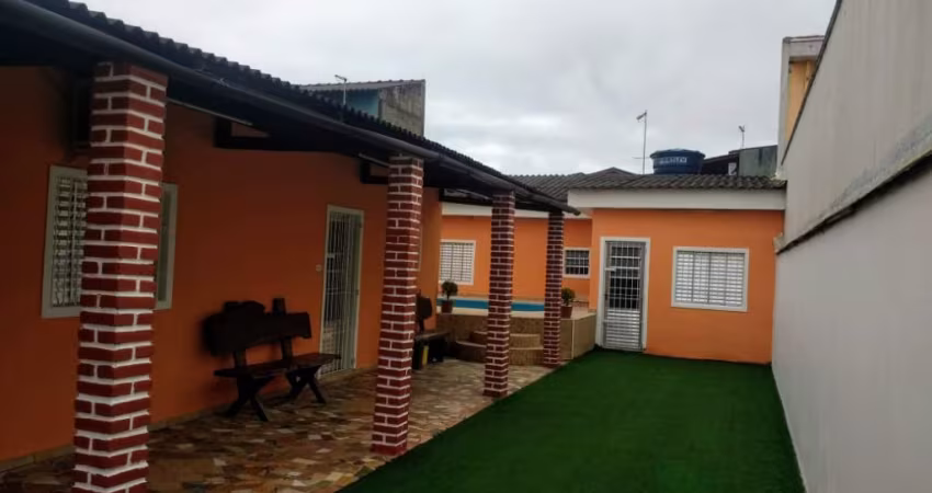 Casa lote inteiro com edicula e piscina á venda em Itanhaém/SP