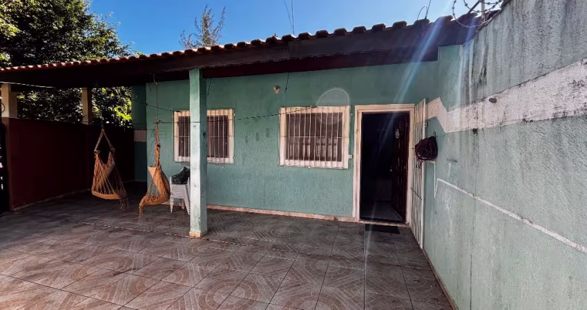Casa com 03 dormitórios á venda em Itanhaém á 280m do mar