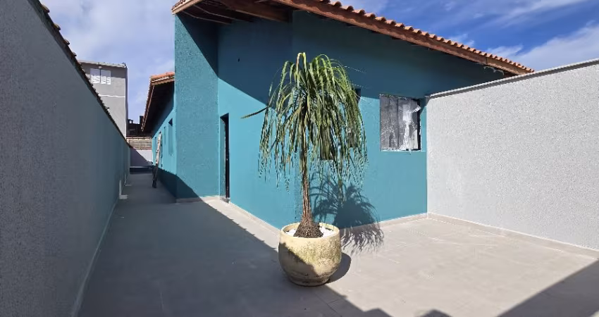 Casa a venda em Itanhaém - com PISCINA á 1500m do mar - Jardim Jamaica