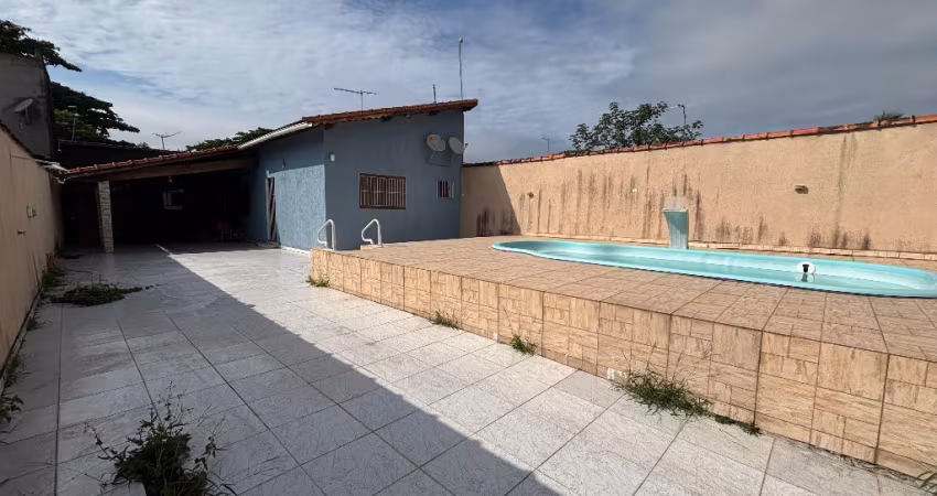 CASA LOTE INTEIRO COM PISCINA - ACEITA FINANCIAMENTO BANCÁRIO- ITANHAÉM/SP.