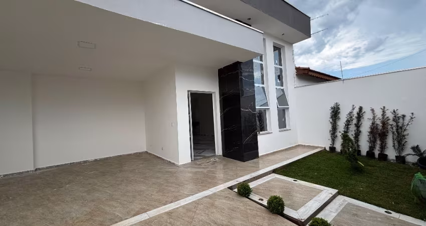 CASA MODERNA PISCINA, LADO PRAIA Á VENDA EM ITANHAÉM/SP.