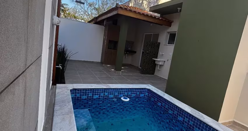Casa em condomínio com piscina privativa -200m do mar