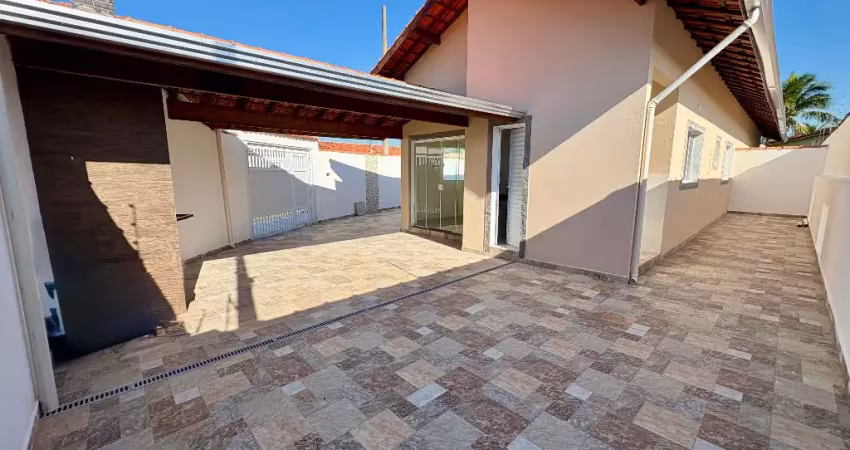 Casa com piscina 1400m do mar - lado praia - itanhaém/sp.