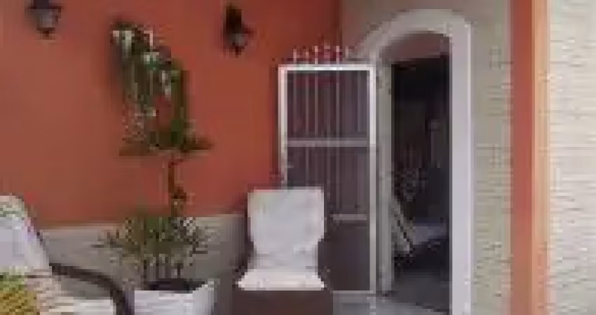 Excelente casa localizada no bairro balneário gaivota - à 100 metros do mar, em rua calçada