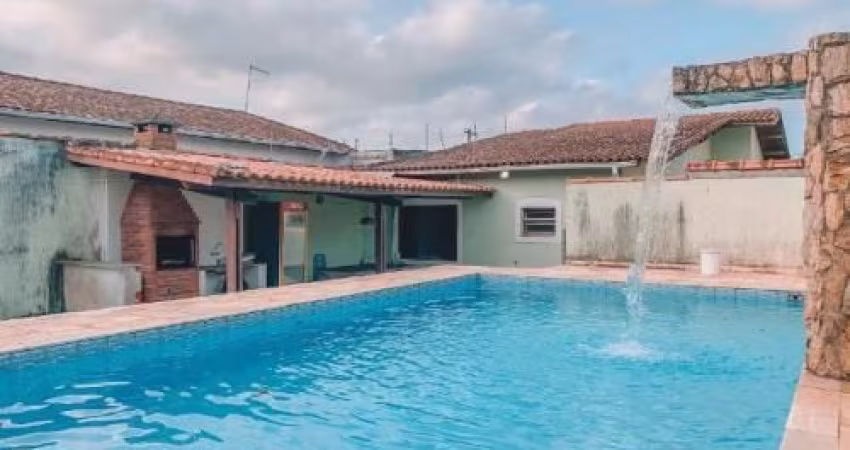 Linda casa localizada no bairro Cibratel 2 - lado praia.