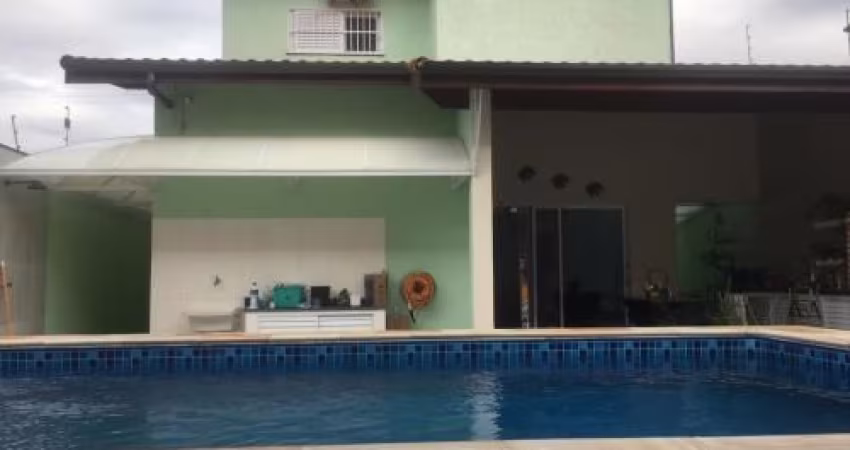 Linda casa localizada no bairro Praia do Sonho - lado praia