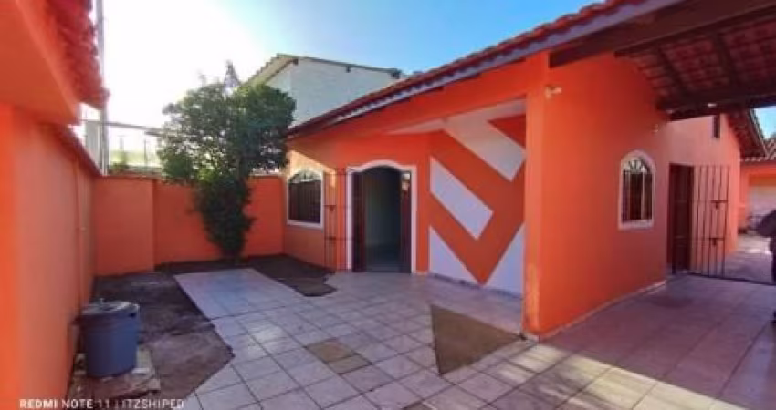 Linda casa localizada no bairro Bopiranga - lado praia