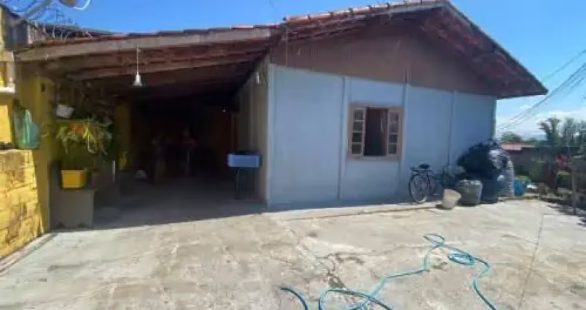 Excelente casa localizada no Jardim Corumbá - lado praia
