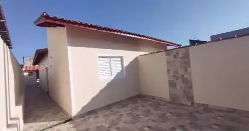 Excelente casa localizada no bairro Jardim São Fernando - lado praia.