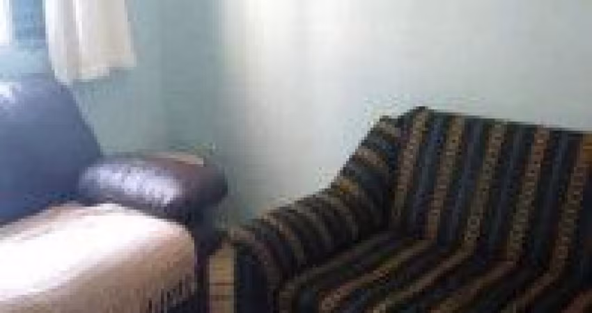 Apartamento localizado no bairro Canto do Forte, em Praia Grande - lado praia, em rua calçada.