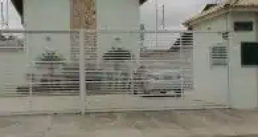 Excelente sobrado em condomínio no cibratel 2 - lado serra em rua calçada, possui churrasqueira.
