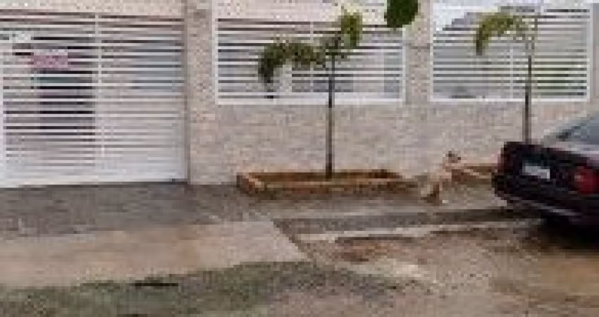 Casa no bairro Jardim São João em Itanhaém - ficando lado praia, em rua de terra.