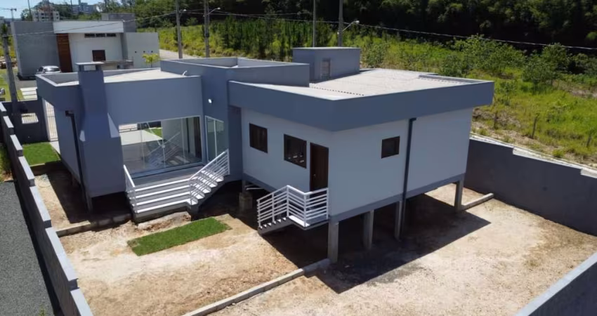 Casa para Venda em Criciúma, Vila Floresta II, 3 dormitórios, 1 suíte, 2 banheiros, 2 vagas
