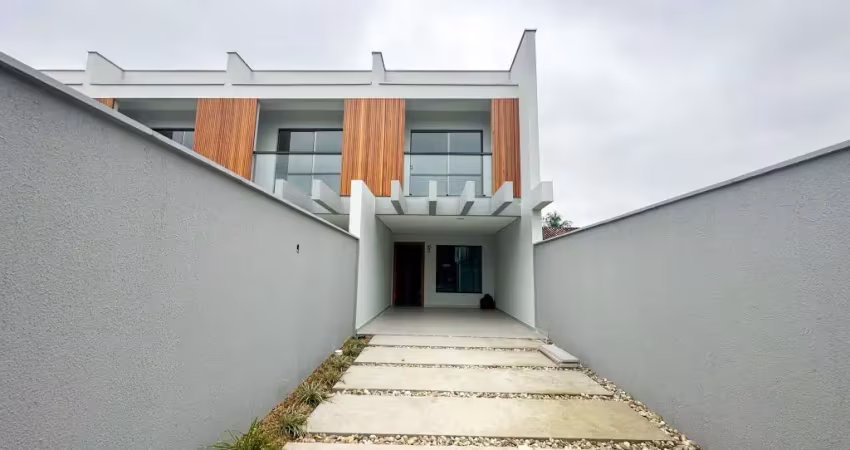 Sobrado Geminado Novo no Bairro Boa Vista, com 01 suíte + 02 dormitórios