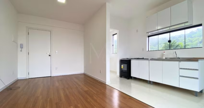 Apartamento Charmoso: Seu Novo Lar no Iririú!