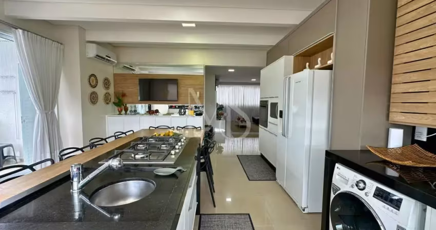 Cobertura Plana com Piscina Privativa no Floresta