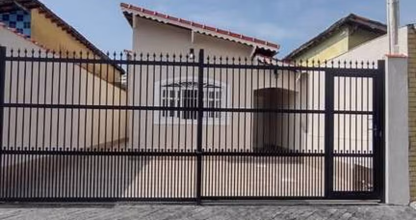 Casa isolada com 2 domritórios próximo à praia em Praia Grande SP