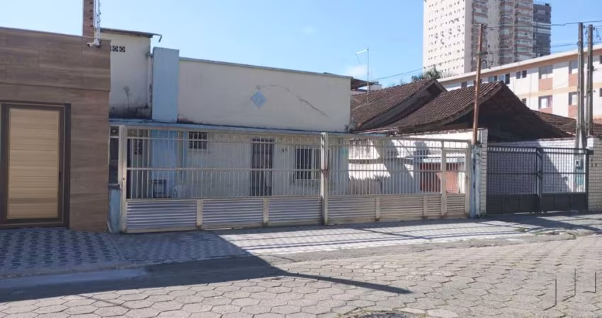 Casa em Condomínios na Guilhermina em Praia Grande SP.