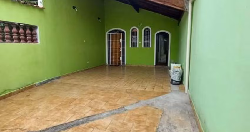 Casa com edícula no Maracanã em Praia Grande.