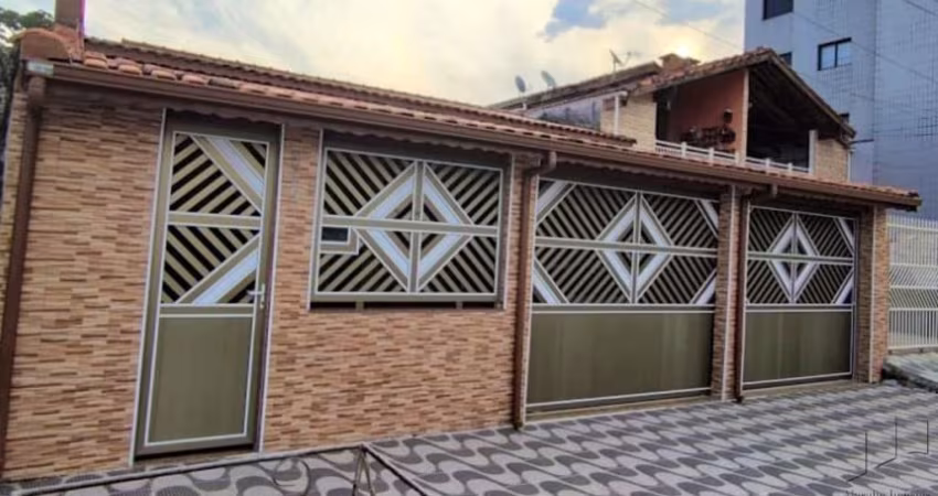 Imperdível Casa à Venda em Praia Grande-SP, Bairro Solemar: 3 Quartos, 1 Sala, 3 Banheiros, 3 Vagas e 267m² de Área