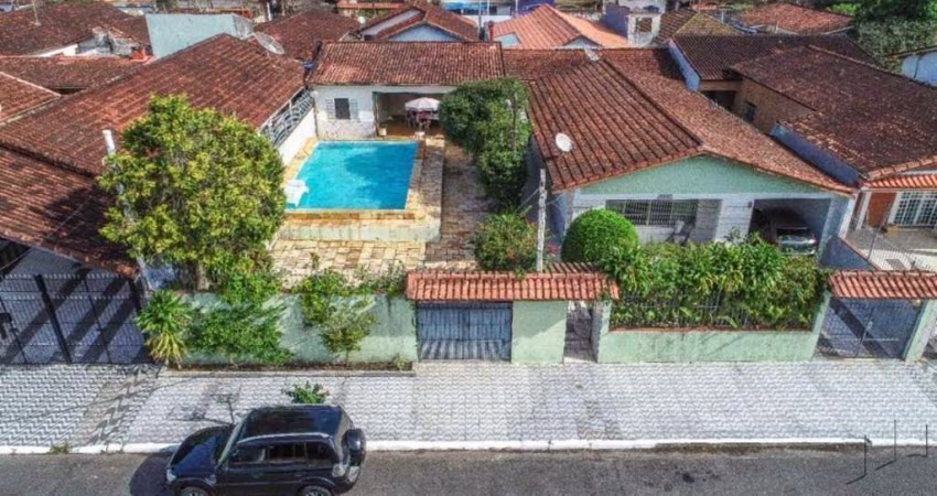 Casa à Venda em Praia Grande-SP: 3 Quartos, 1 Sala, 3 Banheiros, 10 Vagas de Garagem, 236,63 m² de Área no Bairro Real.