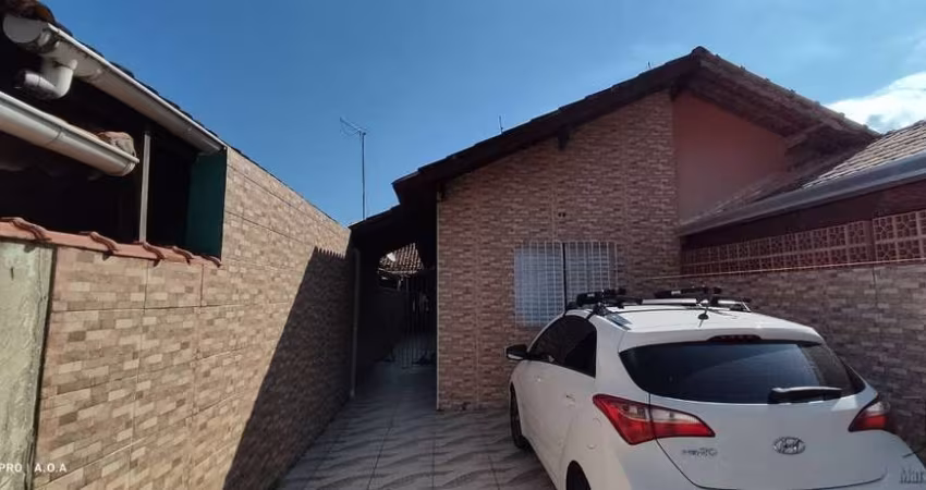 Casa à venda em Praia Grande-SP, bairro Real: 2 quartos, 1 suíte, 1 sala, 2 banheiros, 2 vagas de garagem. Venha conferir!