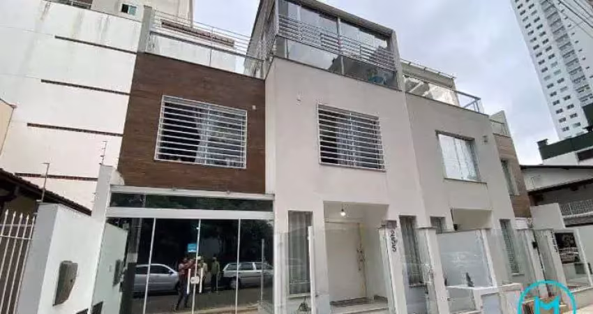 Sobrado com 3 Suítes, 2 Vagas a 400 m da Praia central de Balneario Camboriu