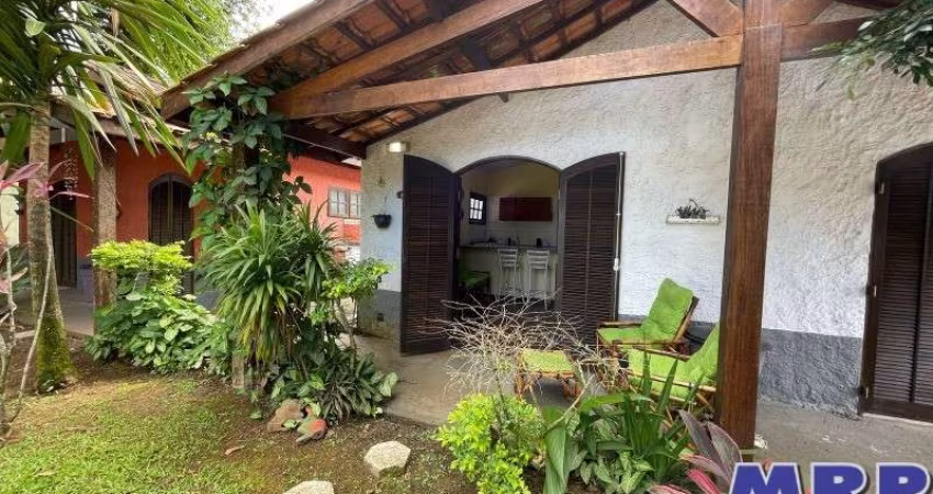 Casa tipo Chalé em Ubatuba em condomínio fechado, próximo da praia da maranduba