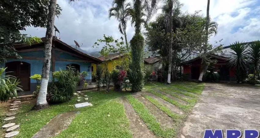 Casa a venda em Ubatuba, dentro de condomínio no bairro do Sertão da Quina a 3 km Praia de Maranduba.