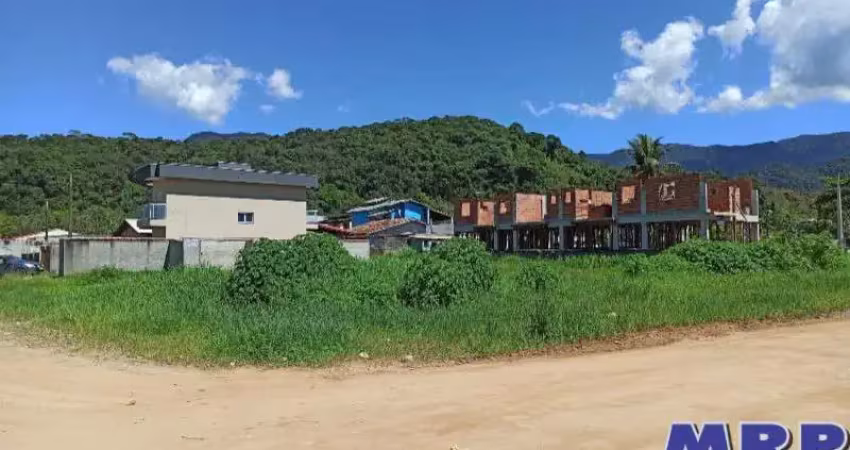 Lote em ubatuba, 700 metros praia da maranduba, com escritura, 590m² de esquina e aterrado