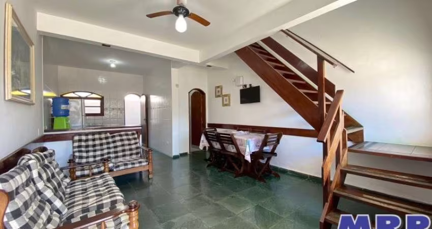 Casa em condomínio à venda. Com dois dormitórios. Praia da Maranduba em Ubatuba. Aceita financiamento bancário.