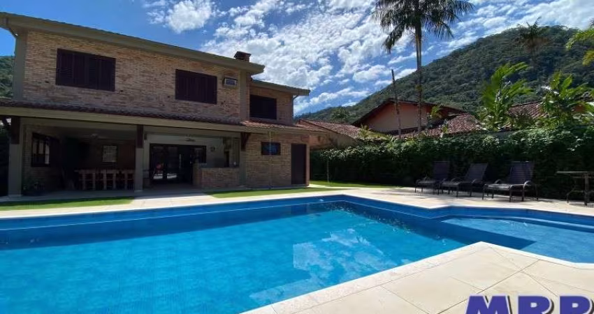 Casa alto padrão em Ubatuba. Praia da Lagoinha. Condomínio fechado. 6 dormitórios