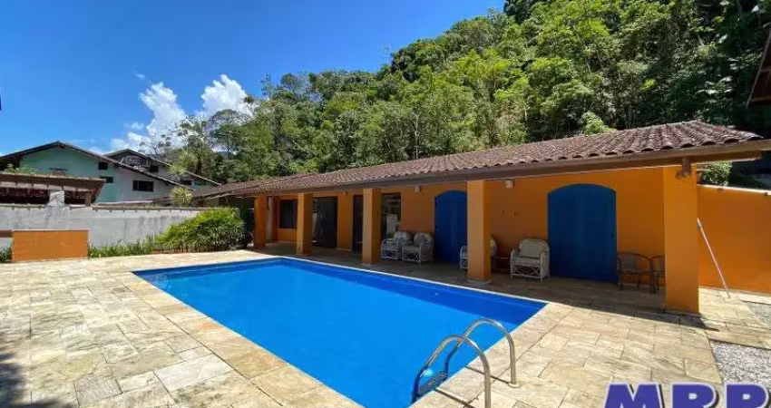 Praia da lagoinha em ubatuba. casa á venda, 6 dormitórios. com piscina.