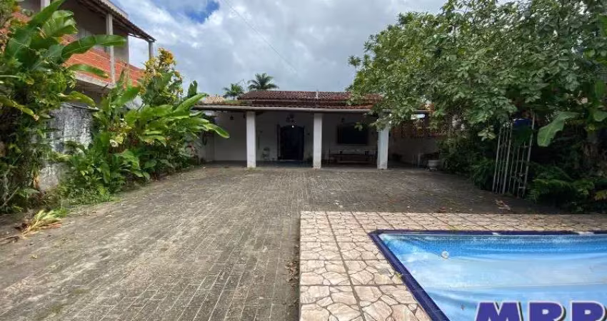 Casa a venda em Ubatuba, com 2 dormitórios + edícula, na praia da Maranduba, aceita financiamento bancário!
