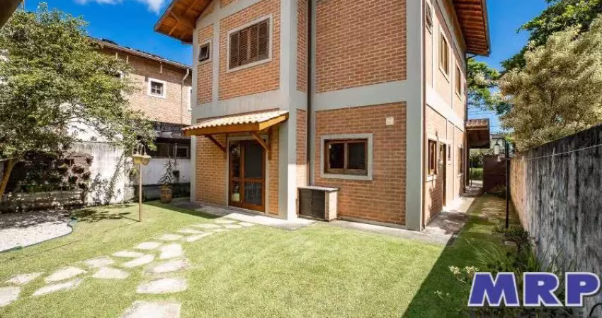 Casa em condomínio na praia da lagoinha em ubatuba. 5 dormitórios.