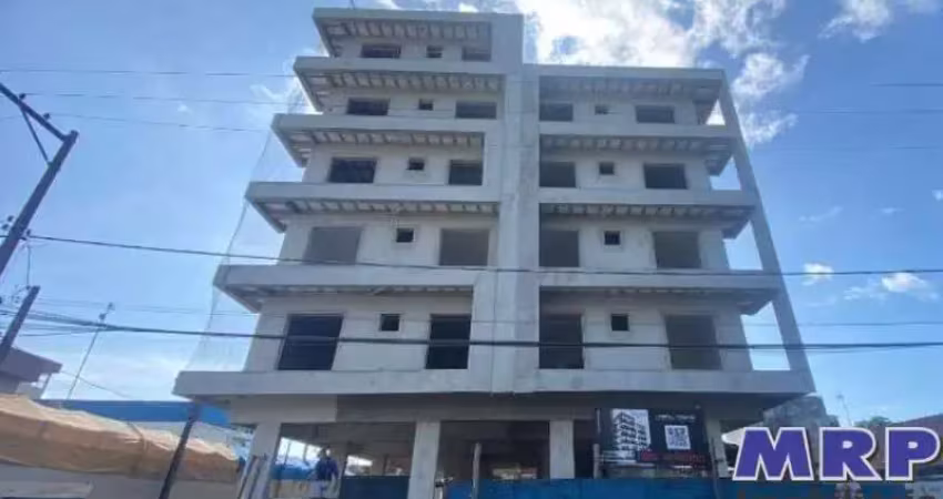 Apartamento à venda no centro de ubatuba. em obras. 2 suítes. com varanda gourmet.